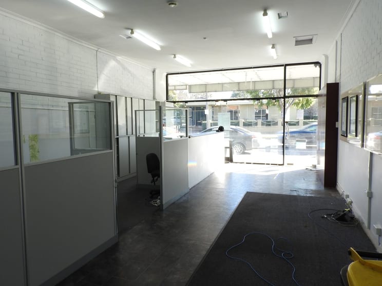 Click to view all images 220 Charman Road Cheltenham VIC 3192 - Image 3