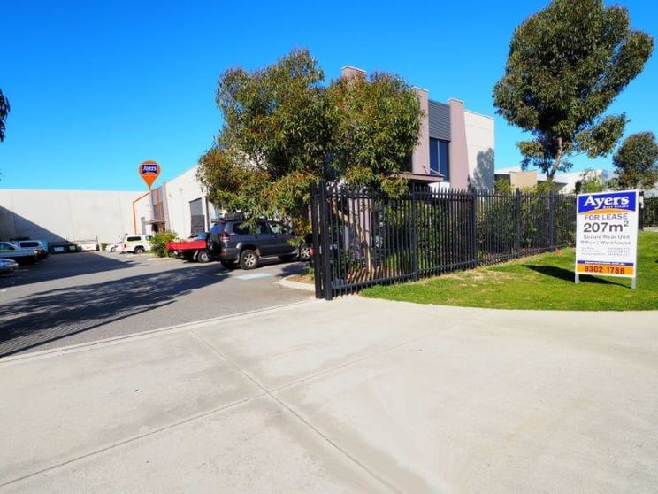 Click to view all images Unit 5/10 Dillington Pass Landsdale WA 6065 - Image 1