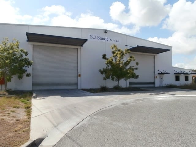 Click to view all images 19 GANLEY STREET South Gladstone QLD 4680 - Image 3