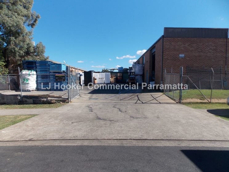 Click to view all images 4/62 Kurrajong Avenue Mount Druitt NSW 2770 - Image 1