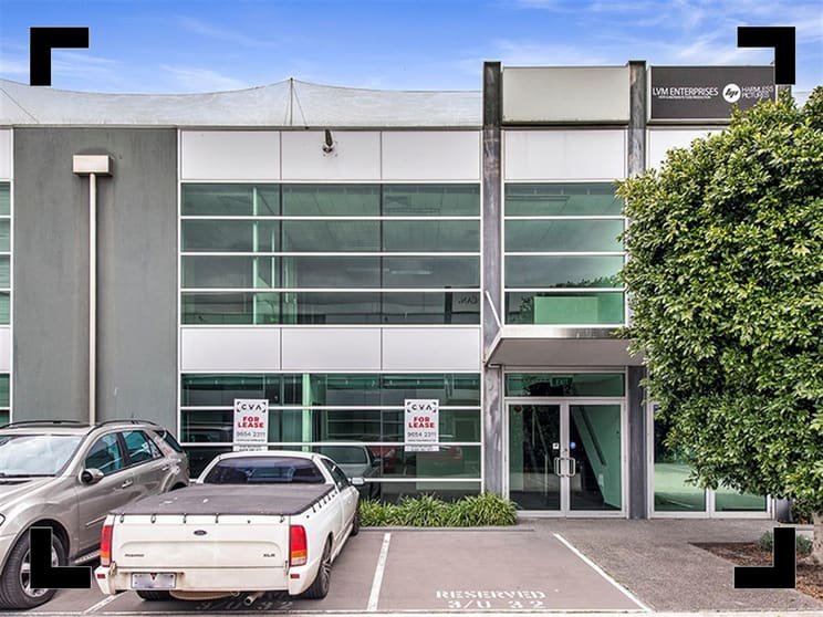 Click to view all images 32/3 Westside Avenue Port Melbourne VIC 3207 - Image 1