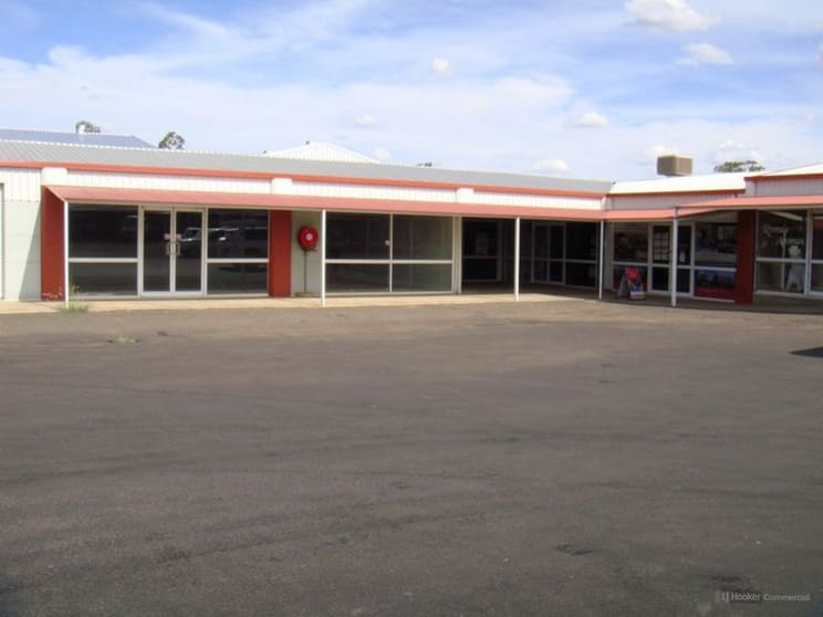 Click to view all images 2a/90 Raglan Street Roma QLD 4455 - Image 2