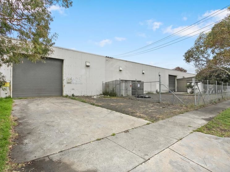 Click to view all images 25 Seaforth Street North Shore VIC 3214 - Image 2