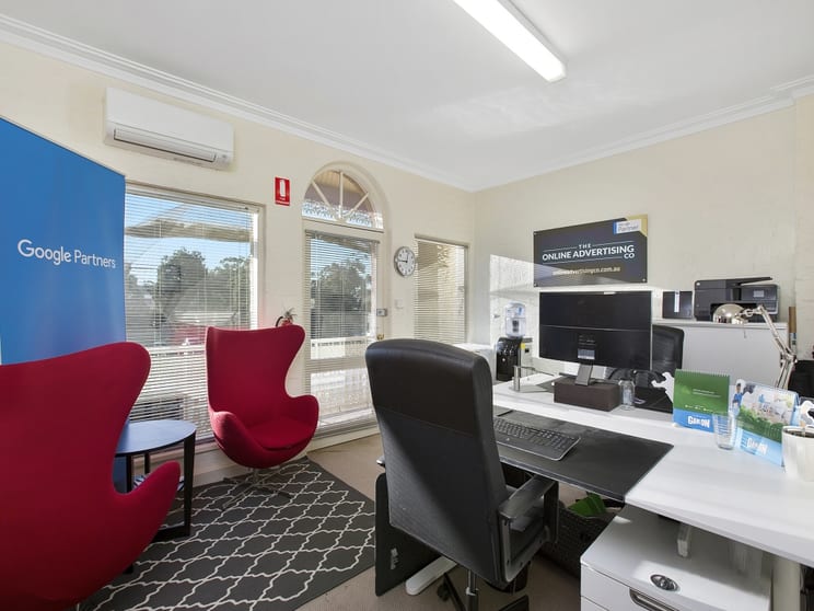Click to view all images 3B/72 Blamey Place Mornington VIC 3931 - Image 2