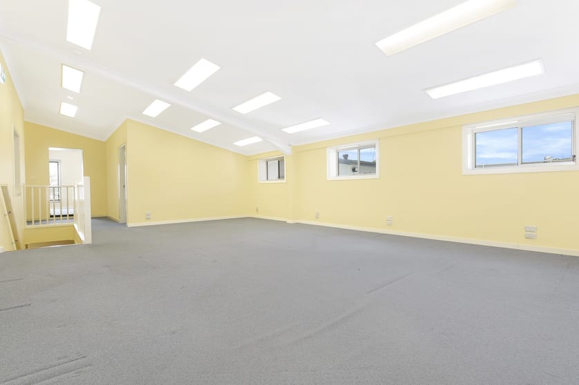 Click to view all images 4 Prince Of Wales Avenue Unanderra NSW 2526 - Image 3