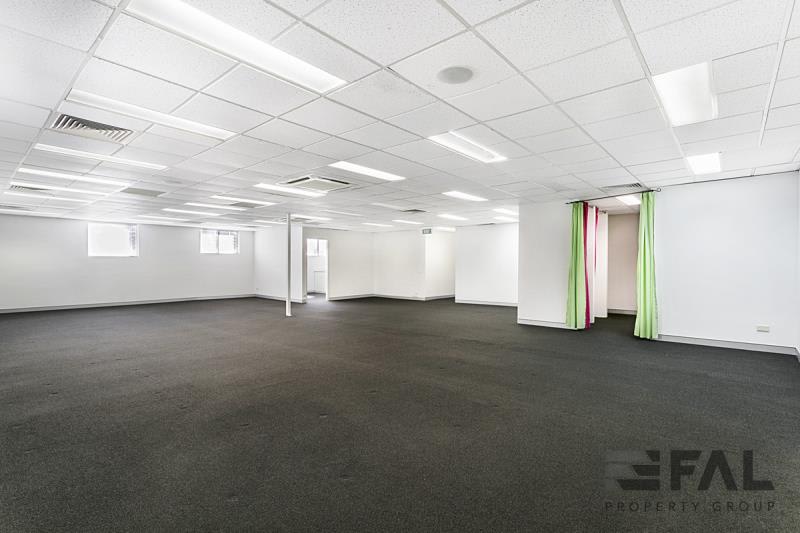 Click to view all images Unit 3/10 Brookfield Road Kenmore QLD 4069 - Image 3