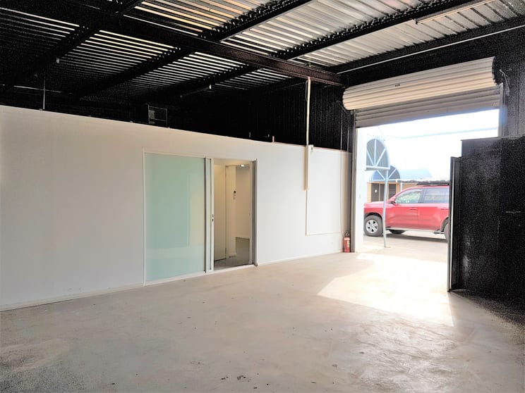 Click to view all images 7/1 Brant Rd Kelmscott WA 6111 - Image 3