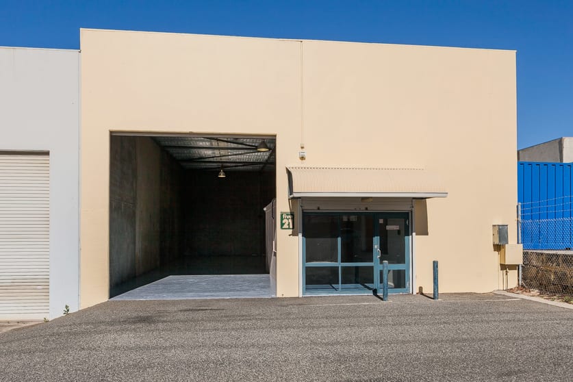 Click to view all images 5/21 Weatherburn Way Kardinya WA 6163 - Image 2