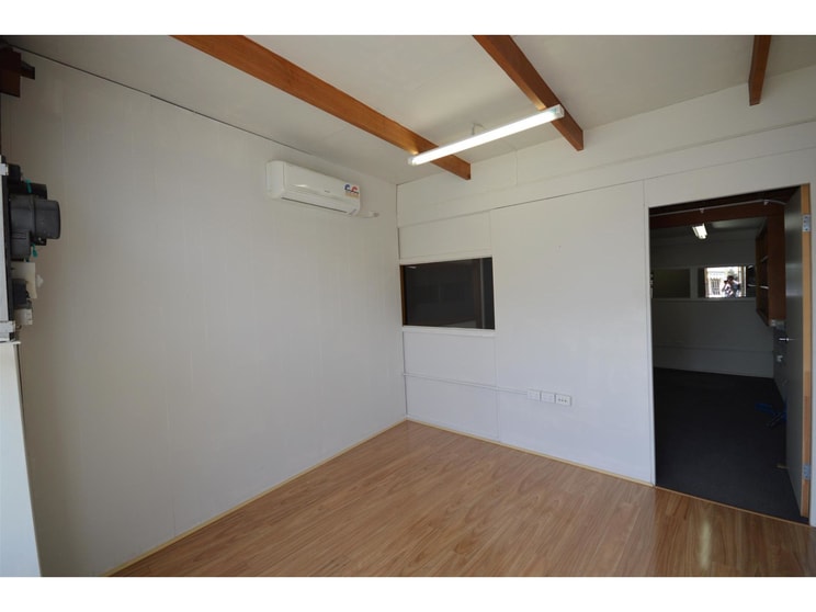 Click to view all images 54 Robert Street Wickham NSW 2293 - Image 2