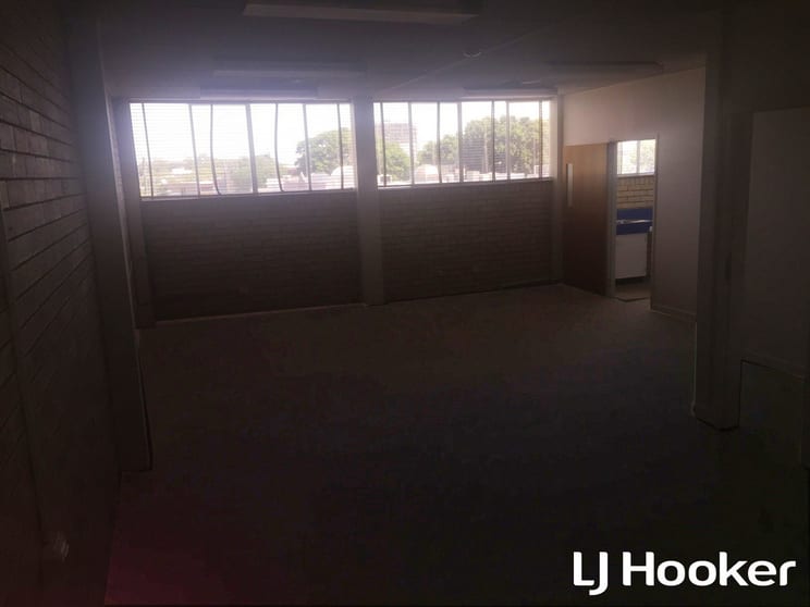 Click to view all images Level 1, Suite 3/3 Violet Street Redcliffe QLD 4020 - Image 3