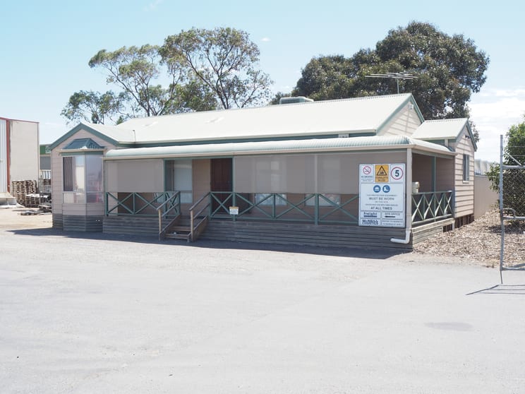 Click to view all images 25 George Street Green Fields SA 5107 - Image 2