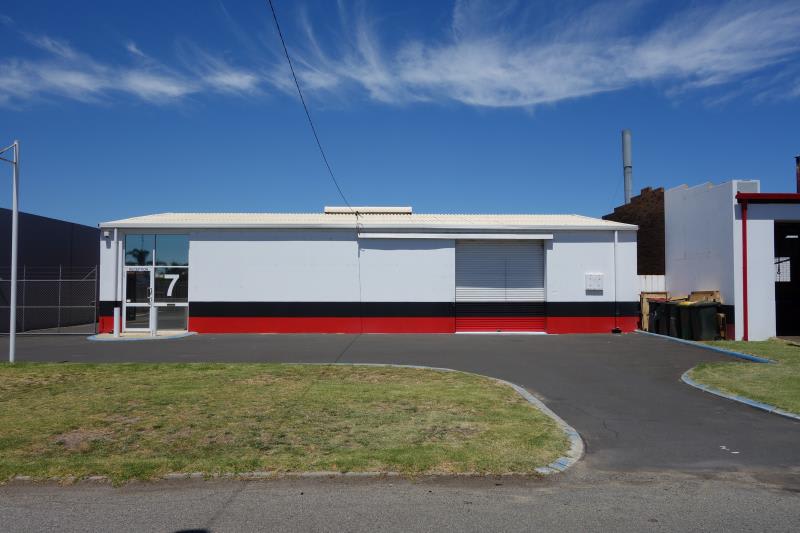 Click to view all images 7 Rose Street Bunbury WA 6230 - Image 2
