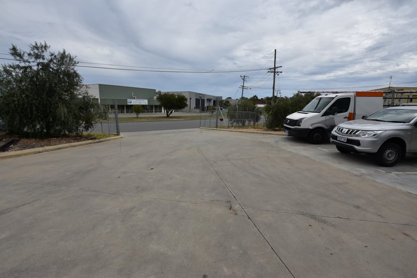1/5 Geelong Court Bibra Lake WA 6163 - Image 3