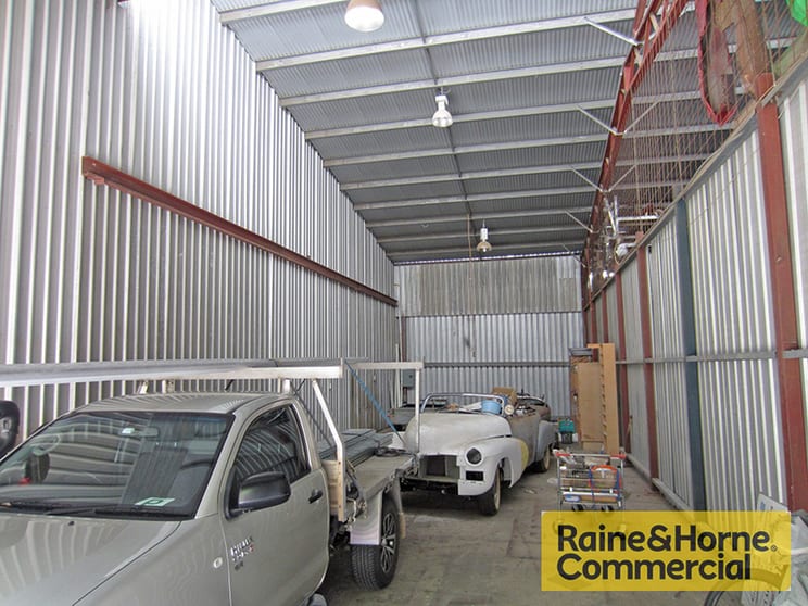 Click to view all images Everton Hills QLD 4053 - Image 2