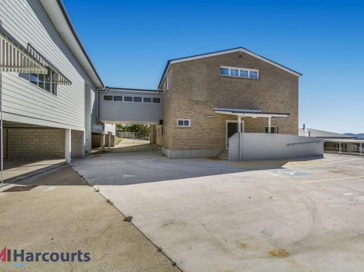 Click to view all images 3/2-4 Horseshoe Bend Gympie QLD 4570 - Image 2