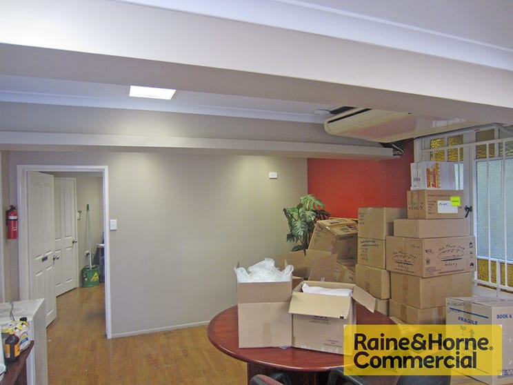 Click to view all images Grange QLD 4051 - Image 2