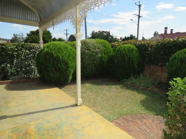 Click to view all images 571 Englehardt Street Albury NSW 2640 - Image 2