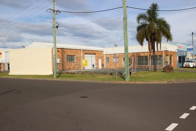 Click to view all images 4 Woolworths Avenue Lake Illawarra NSW 2528 - Image 1
