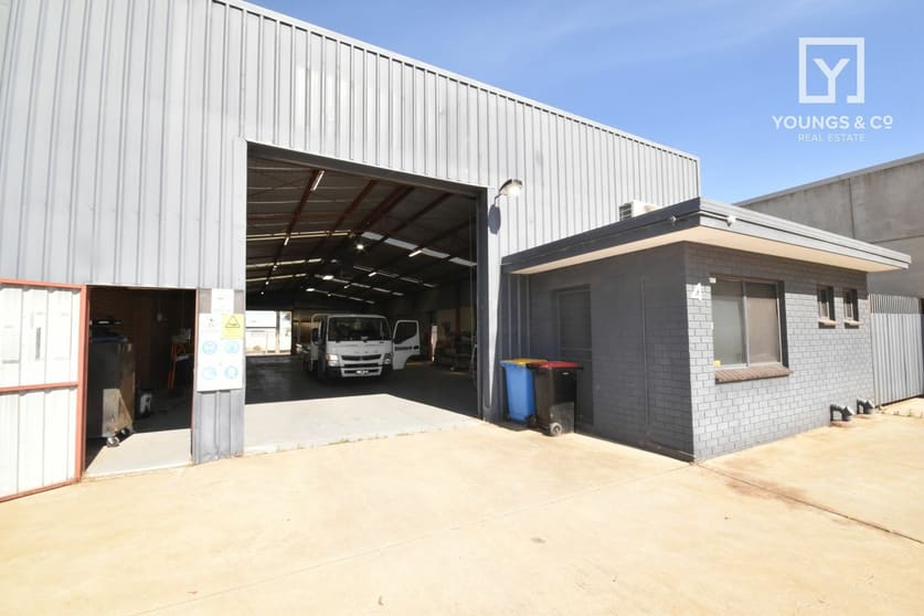 Click to view all images 4 Mitchell Street Shepparton VIC 3630 - Image 1