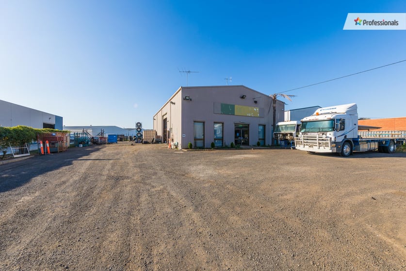 Click to view all images 14 Collins Road Melton VIC 3337 - Image 1