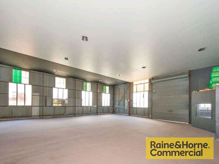 Click to view all images Sandgate QLD 4017 - Image 2
