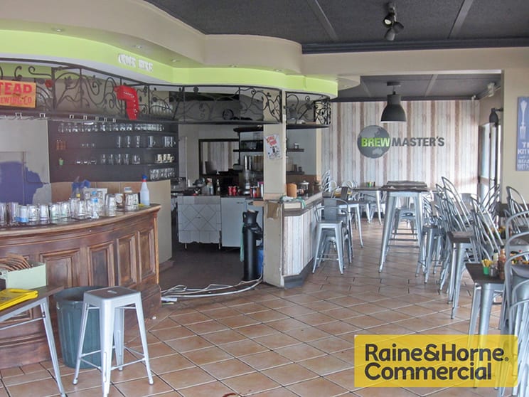 Click to view all images 2&3/8 Days Road Grange QLD 4051 - Image 3