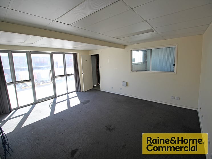 Click to view all images 2a/919-925 Nudgee Rd Banyo QLD 4014 - Image 3