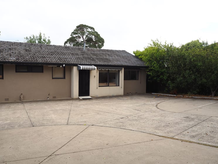 Click to view all images 7 Village Lane Mount Eliza VIC 3930 - Image 2