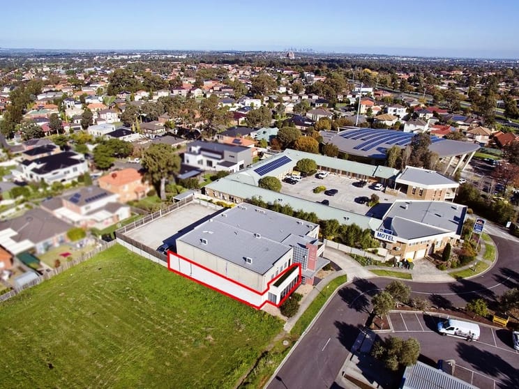 Click to view all images 2/16 The Link Mill Park VIC 3082 - Image 2