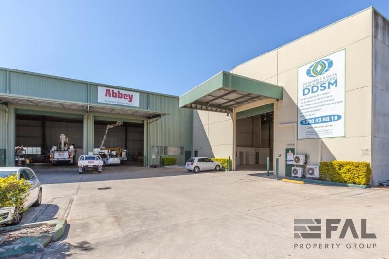 Click to view all images Unit 2 & 3/70 Flanders St Salisbury QLD 4107 - Image 1