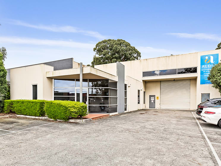 Click to view all images 32 Jellico Drive Scoresby VIC 3179 - Image 1