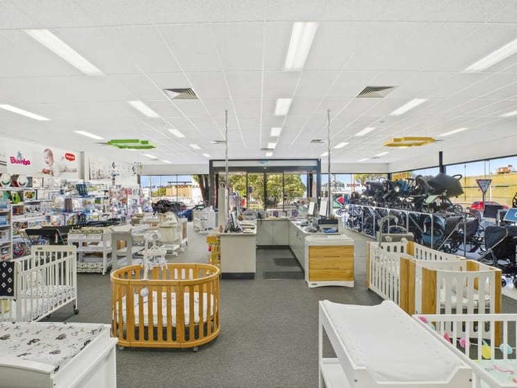 Click to view all images 49 Pakington Street Geelong West VIC 3218 - Image 3