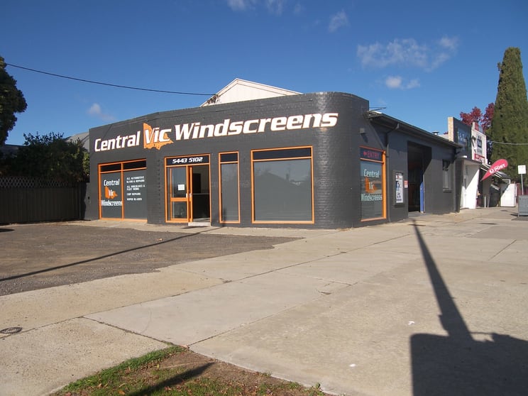 Click to view all images 2 Ellis Street Flora Hill VIC 3550 - Image 1