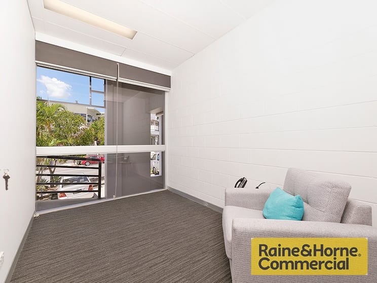 Click to view all images 1/209 Days Road Grange QLD 4051 - Image 3