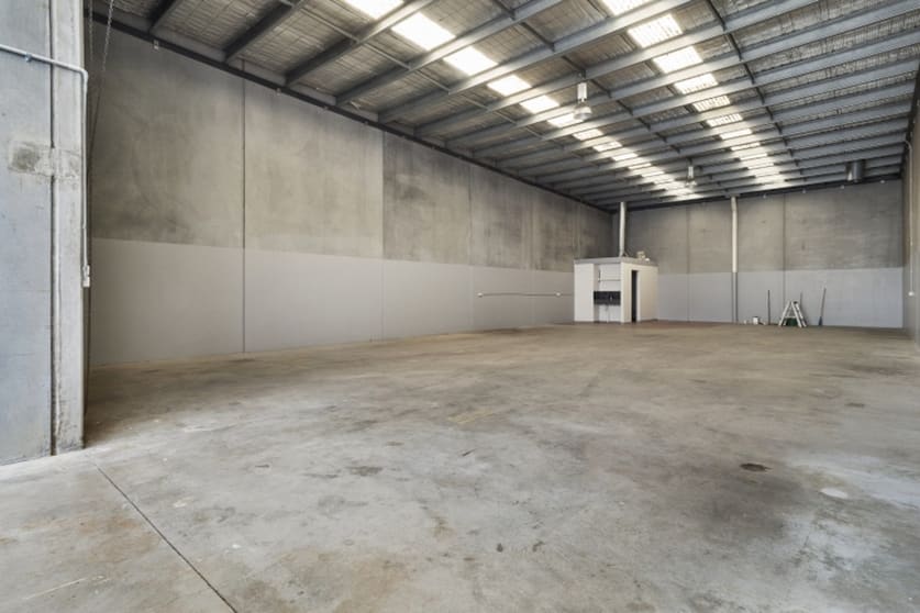 Click to view all images 2/21 Cumberland Drive Seaford VIC 3198 - Image 3