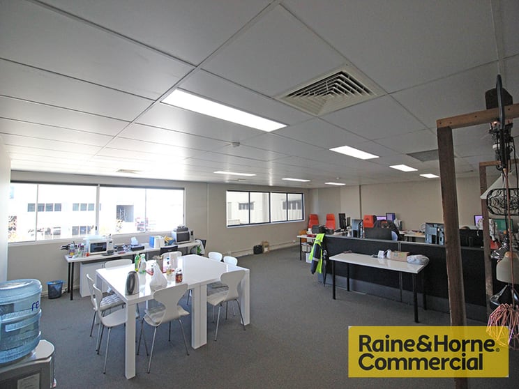 Click to view all images 3/471-477 Tufnell Road Banyo QLD 4014 - Image 2