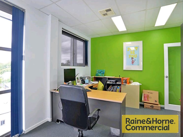 Click to view all images 3/254 Waterworks Road Ashgrove QLD 4060 - Image 3