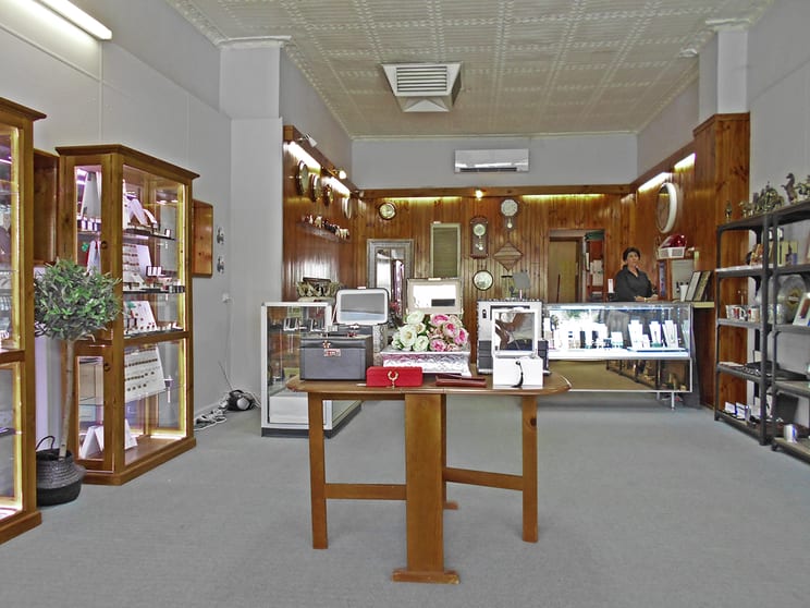 Click to view all images 128 Sheridan Street Gundagai NSW 2722 - Image 2