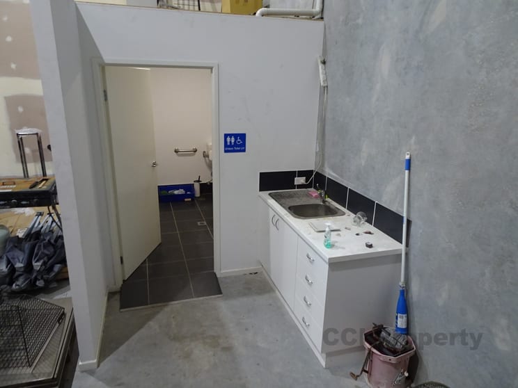 Click to view all images 5/25 Lerna Street Woolloongabba QLD 4102 - Image 3