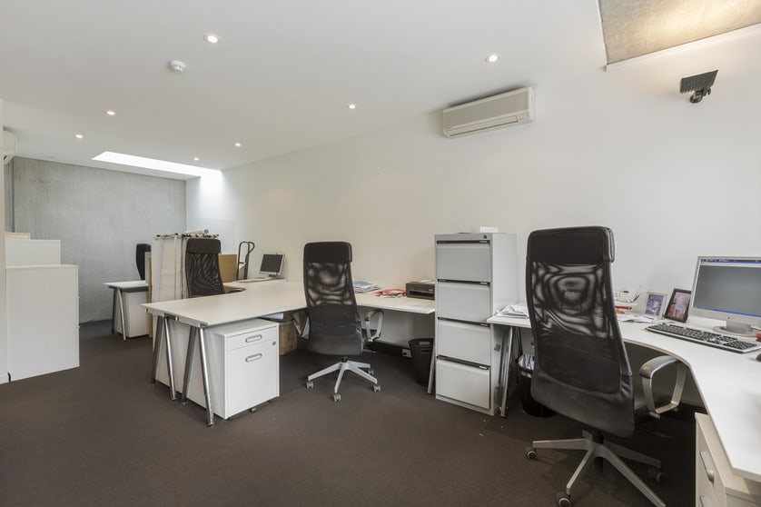 Click to view all images 2/2 Yarra Street South Melbourne VIC 3205 - Image 3