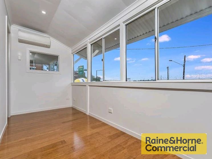 Click to view all images Kedron QLD 4031 - Image 2