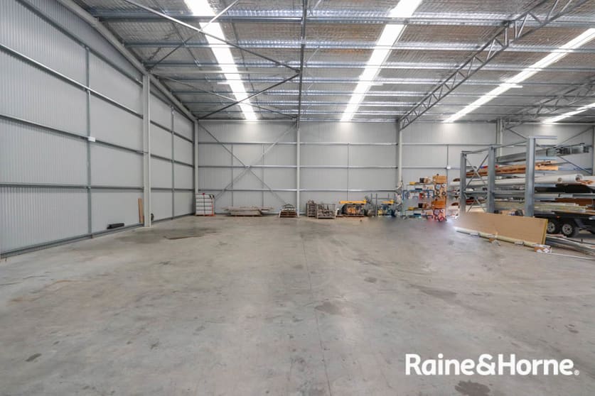 Click to view all images 4 Lombard Drive Bathurst NSW 2795 - Image 3