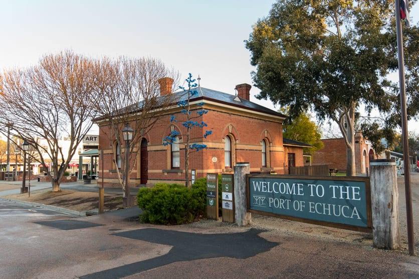 Click to view all images 2 Leslie Street Echuca VIC 3564 - Image 1