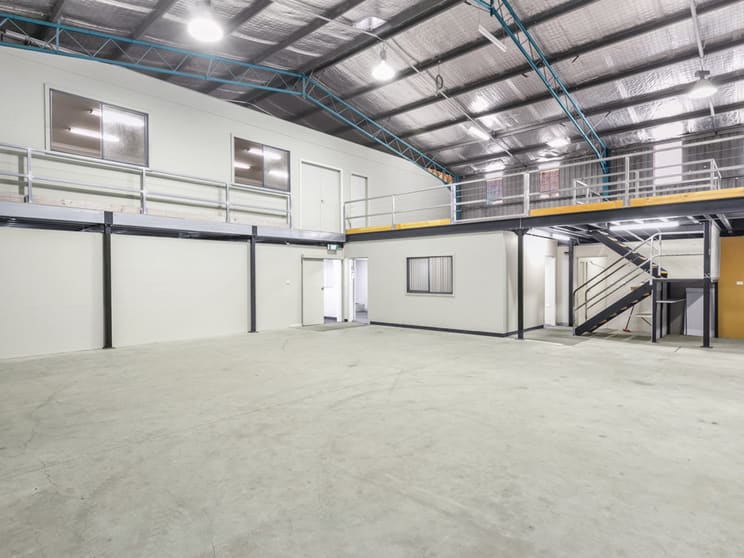 Click to view all images 3/301 Hillsborough Road Warners Bay NSW 2282 - Image 3