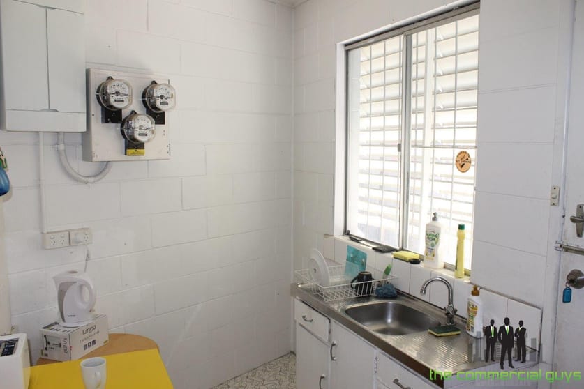 Click to view all images 2/17 Benabrow Ave Bellara QLD 4507 - Image 3