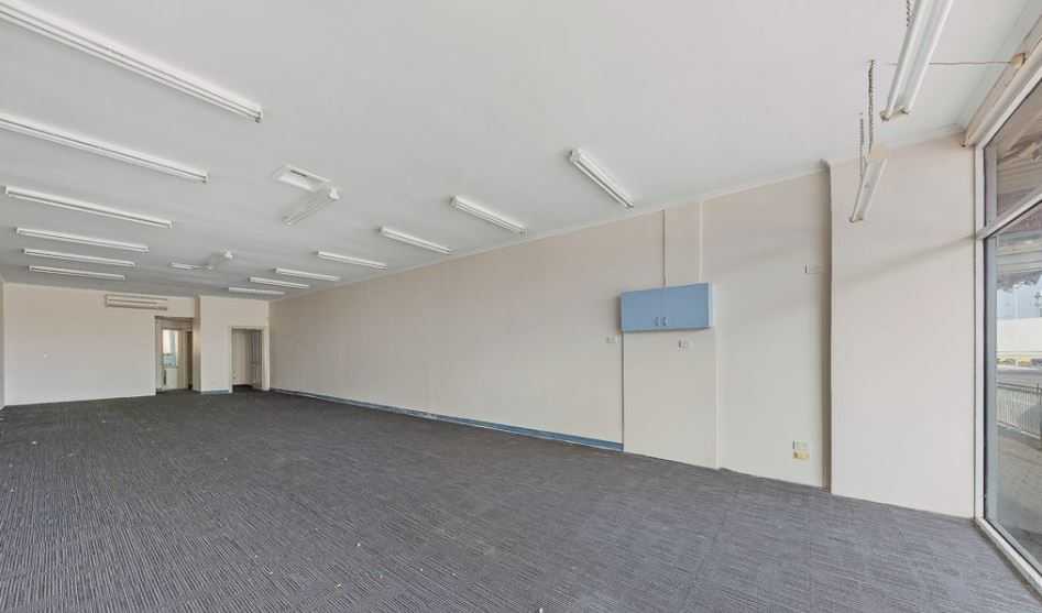 Click to view all images 10B East Esplanade St Albans VIC 3021 - Image 3