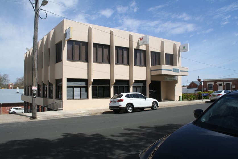 Click to view all images 2/11-15 Dowe Street Tamworth NSW 2340 - Image 1