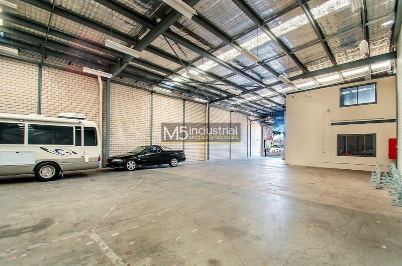 Click to view all images 1/14 Garema Circuit Kingsgrove NSW 2208 - Image 3