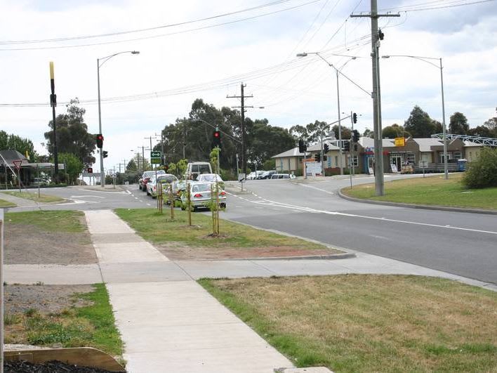 Click to view all images 2/106 Camms Road Cranbourne VIC 3977 - Image 3