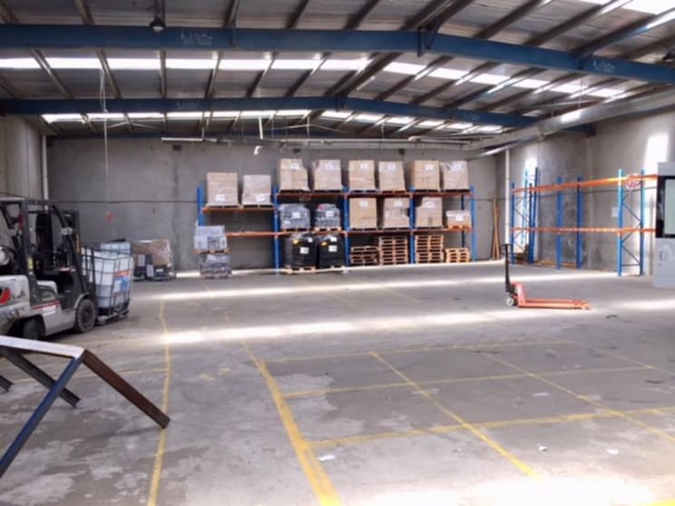 Click to view all images 27 Lock Avenue Werribee VIC 3030 - Image 2